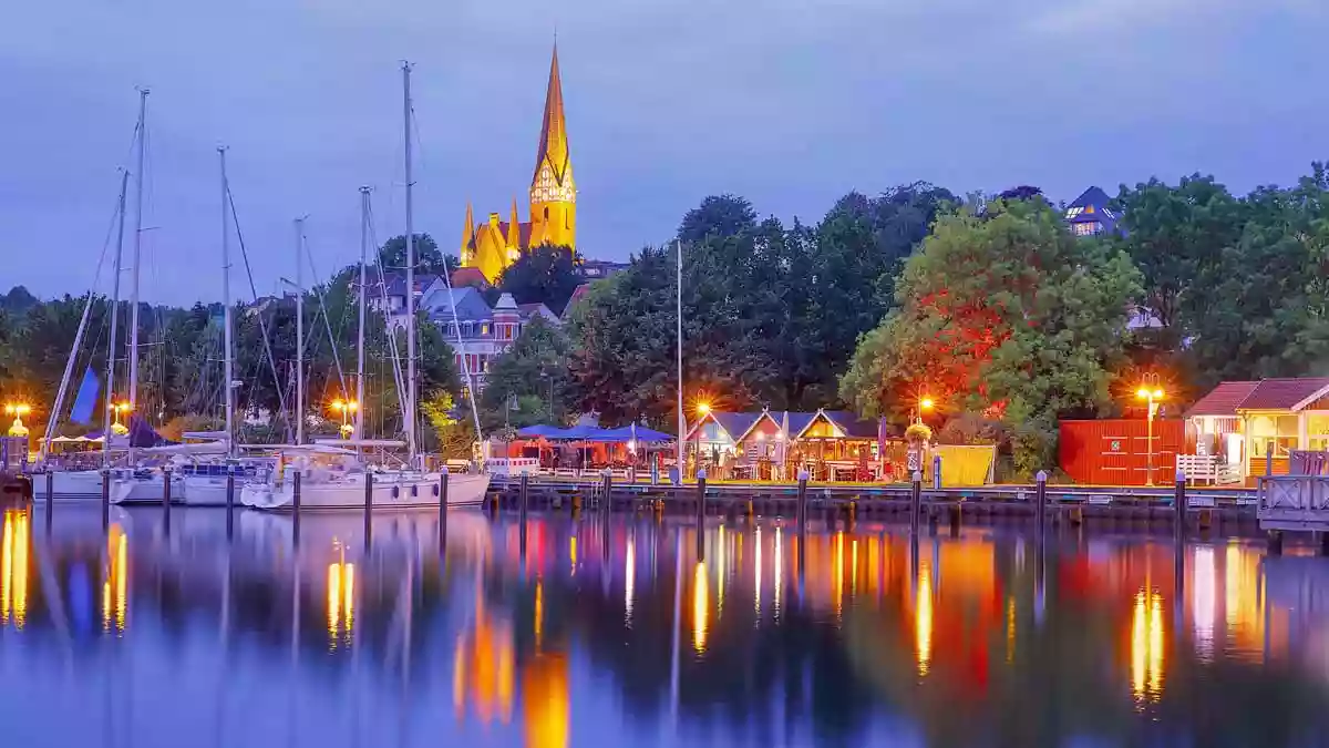 Kirche in Flensburg – St. Marien Kirche im historischen Stadtzentrum